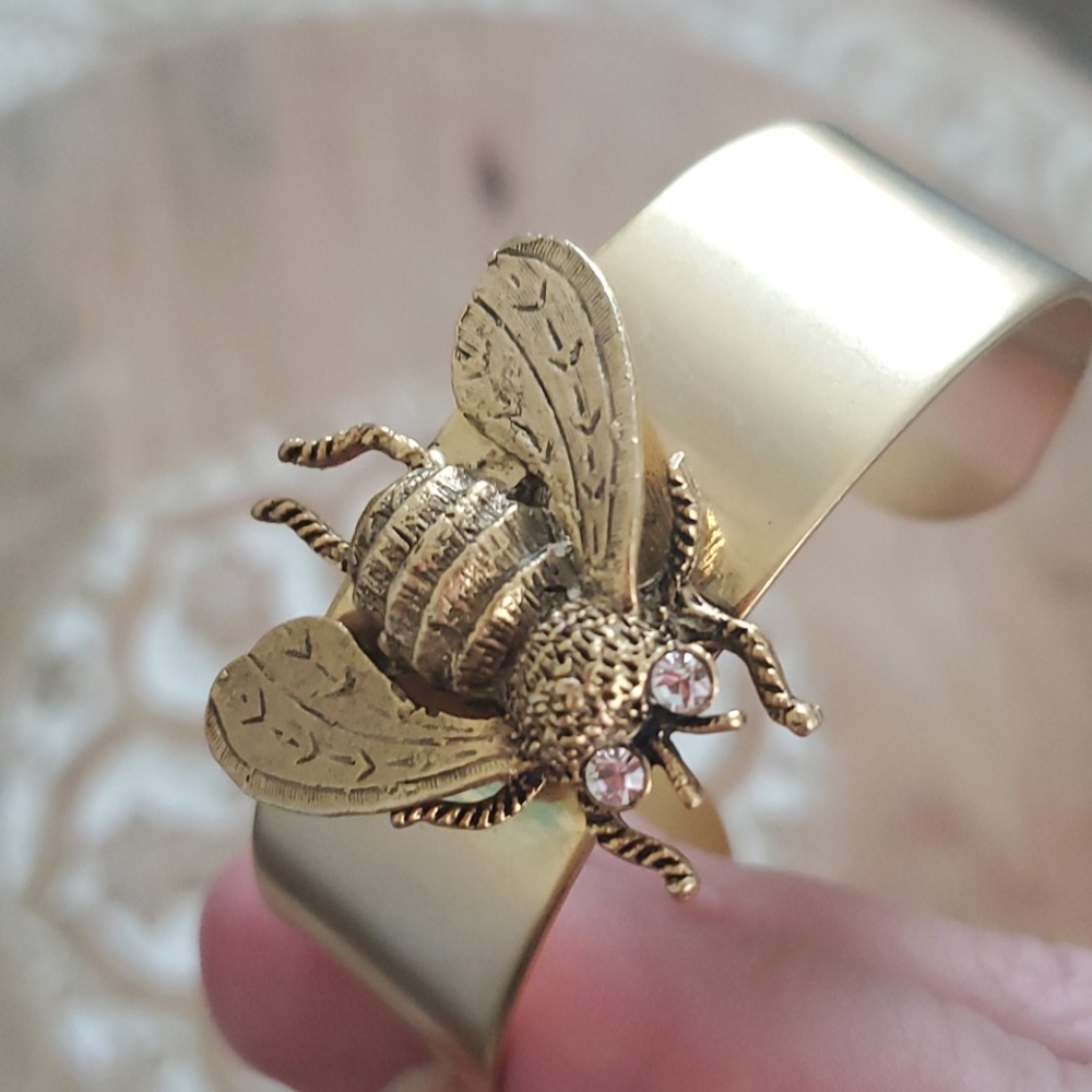 Yochi Jewelry Nordstrom Crystal Bee Bangle 🐝